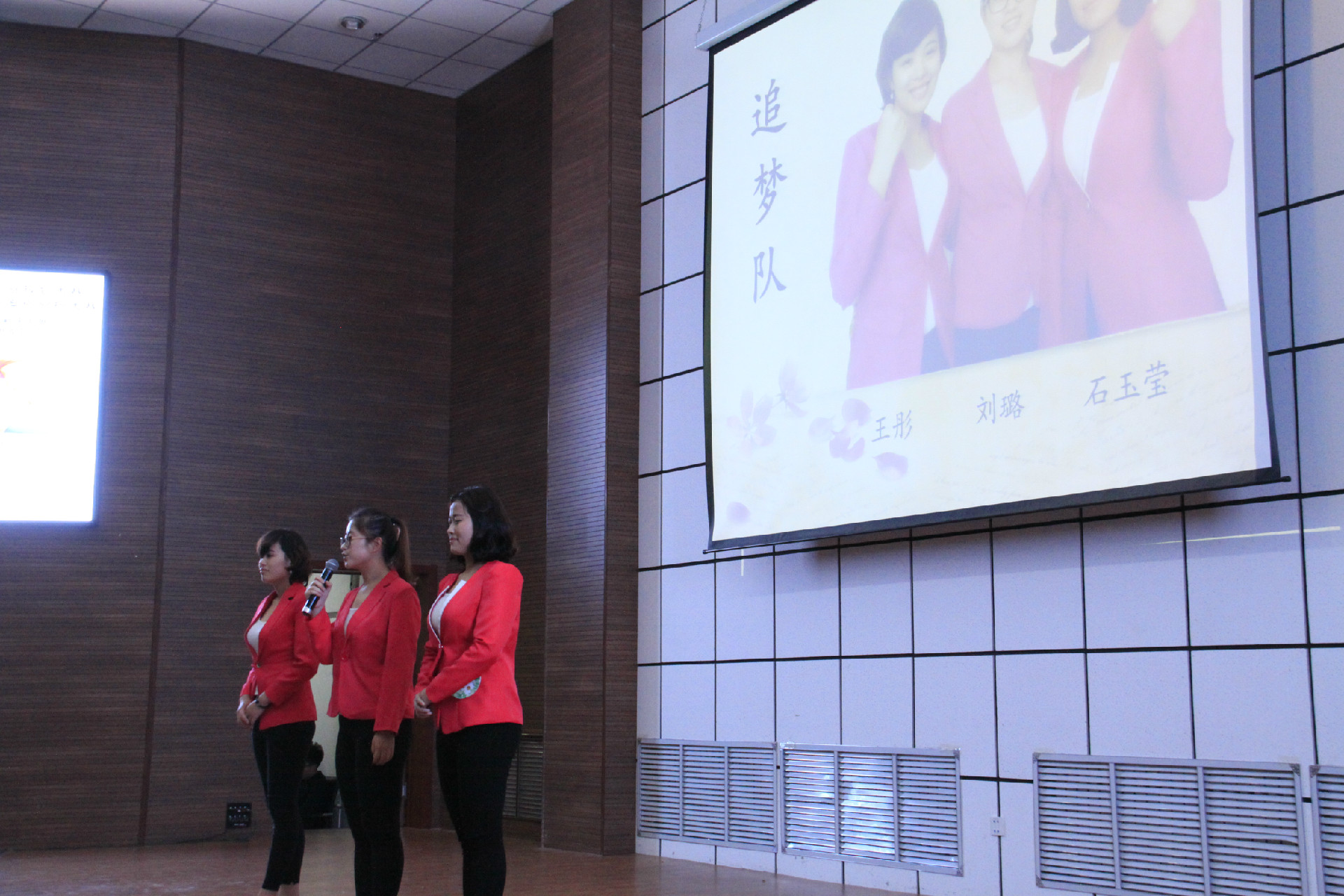 实践周基础部（大学生职业生涯规&aring;ˆ?创业者案例分析） 034.jpg