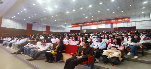 杨希�?(1).png 杨希�?(1).png